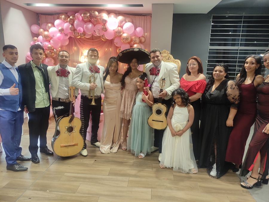 Mariachi Bonito Bogotá en quinceañera en Bogotá