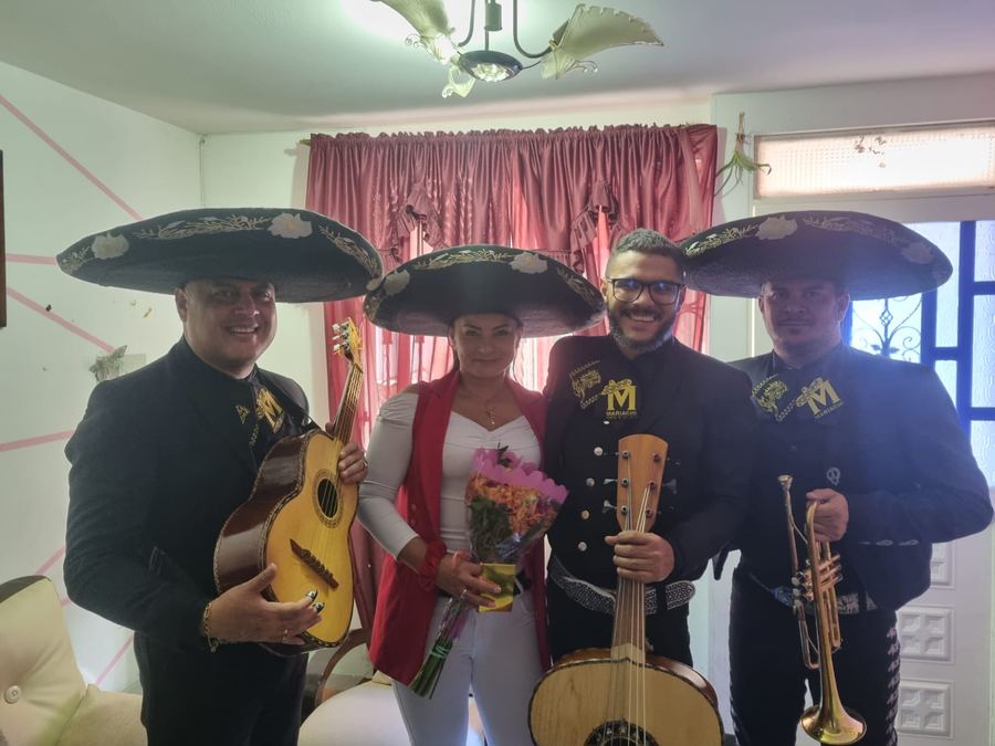 Mariachis profesionales en fiesta de cumpleaños