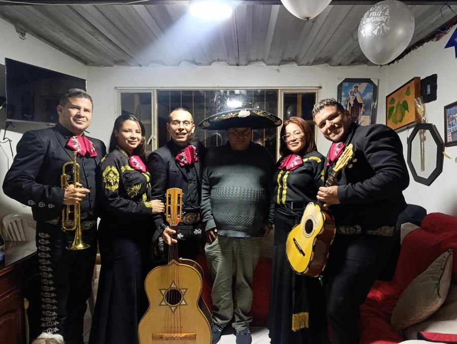 Presentación de mariachi en salón de eventos en Bogotá